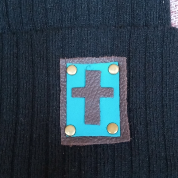 New beanie with leather accent - Picture 2 of 2